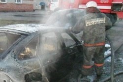 Спасатели МЧС России ликвидировали пожар в частном легковом автомобиле в Промышленновском МО