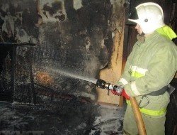 Спасатели МЧС России ликвидировали пожар в частных хозяйственных постройках в Промышленновском МО