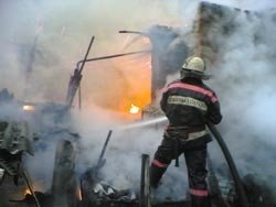 Спасатели МЧС России ликвидировали пожар в частной хозяйственной постройке в Промышленновском МО