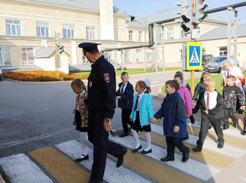 В Промышленновском муниципальном округе сотрудники полиции провели мероприятие в рамках единого дня безопасности дорожного движения