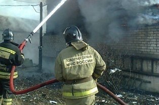 Спасатели МЧС России ликвидировали пожар в муниципальном многоквартирном жилом доме в Промышленновском МО