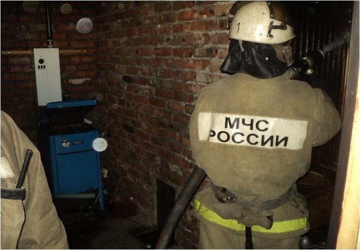 Спасатели МЧС России ликвидировали пожар в частной хозяйственной постройке в Промышленновском МО